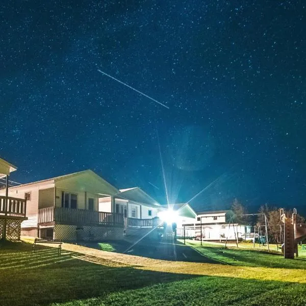 Codroy Valley Cottage Country，位于Doyles的酒店