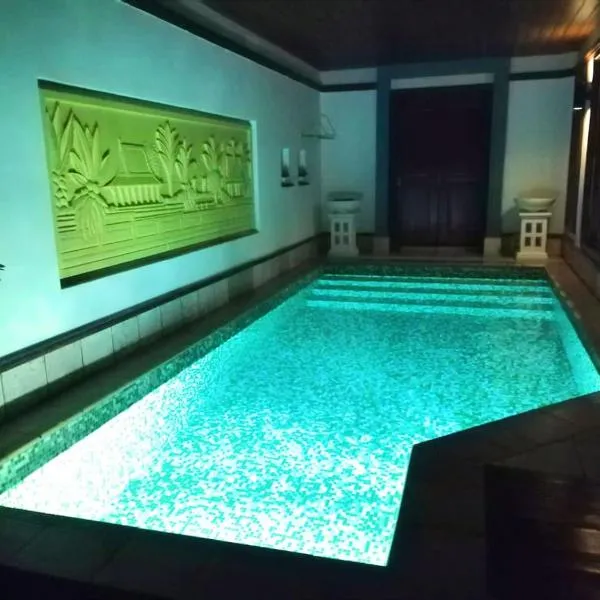 PORT DICKSON PRIVATE POOL VILLA WATER CHALET，位于波德申的酒店