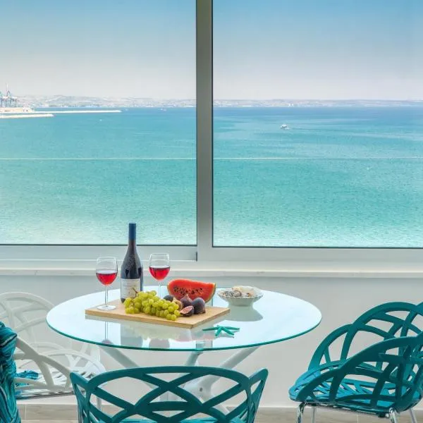 Front-Row - Skyline Retreat - Pool Access，位于拉纳卡的酒店