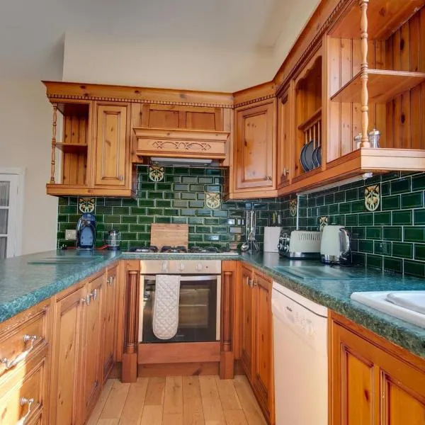 Carnegie Library: Shakespeare Apartment 3 Bedroom，位于麦斯堡的酒店