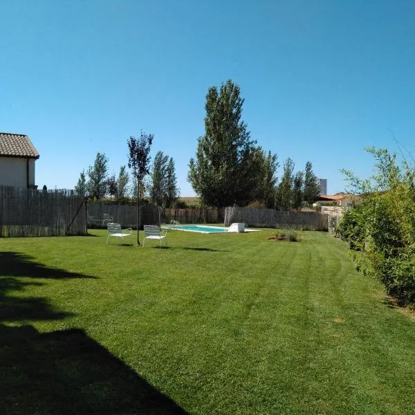 Casas Olmo y Fresno jardín y piscina a 17 kilómetros de Salamanca，位于萨拉曼卡的酒店