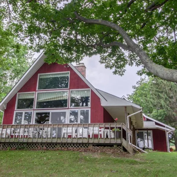 Southern Point Cottage at Inselheim Road，位于Keeseville的酒店