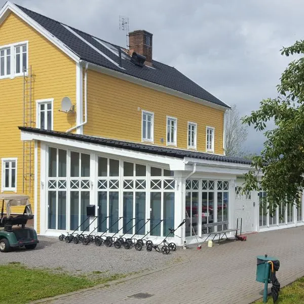 Melleruds Golfklubb Bed & Breakfast，位于Åsensbruk的酒店