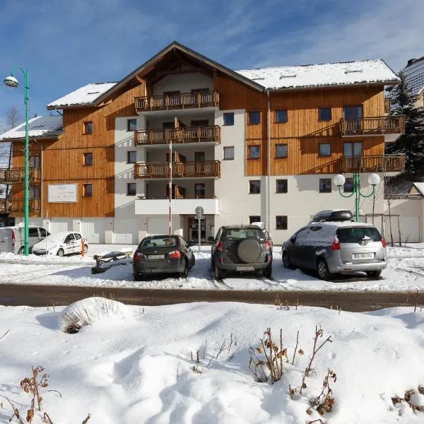 法卡斯勒 - 奥苏尔德斯奥斯酒店，位于莱德萨阿尔卑斯的酒店