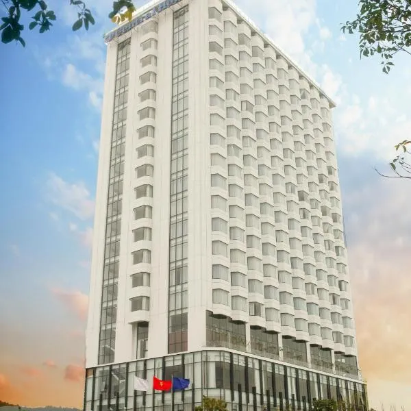 Central Luxury Hạ Long Hotel，位于Yên Cư的酒店