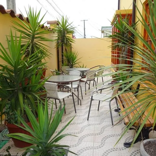 Hostal Casa Amarilla San Vicente de Tagua Tagua，位于圣维森特德塔瓜塔瓜的酒店