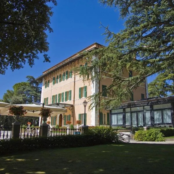 Hotel Villa Verdefiore，位于Montefano的酒店