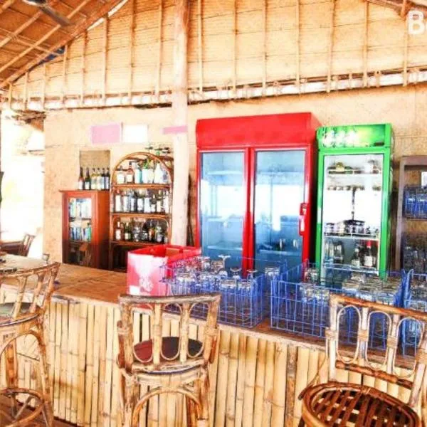 Blue Corner Beach Huts & Restaurant，位于Carmona的酒店