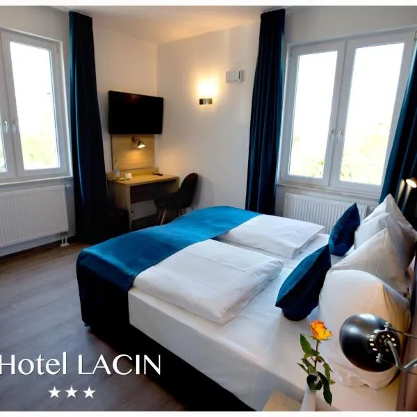 Hotel LACIN，位于Katzwang的酒店