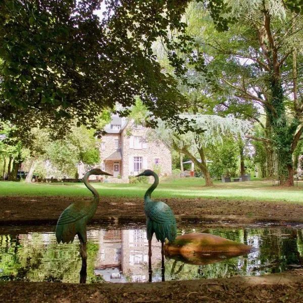 La Maison Rouge Brocéliande，位于Loscouët-sur-Meu的酒店