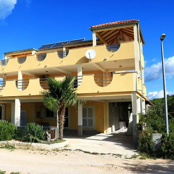 G.Baković，位于耶泽拉的酒店