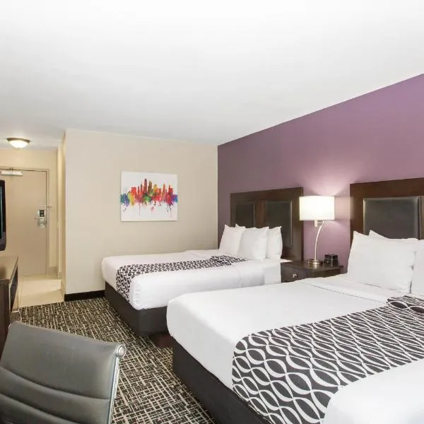 蓝泉拉昆塔酒店及套房，位于蓝溪市的酒店