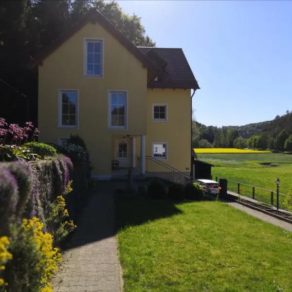 Ferienhaus am Bach，位于Deuerling的酒店