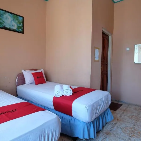 RedDoorz near Mangrove Forest Kupang，位于古邦的酒店