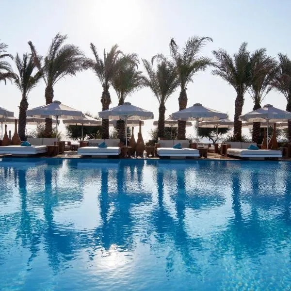Nikki Beach Resort & Spa Santorini，位于卡马利的酒店
