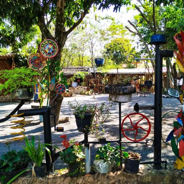 NOMADAS chalés, mini casinhas, bangalôs , área de camping e cozinha compartilhada，位于博尼图的酒店