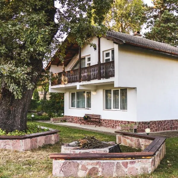 Nature Guesthouse，位于Stoyanovo的酒店