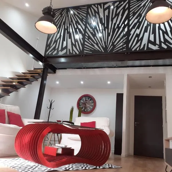 " Les Lofts de Mérigonde "，位于卡斯特尔的酒店