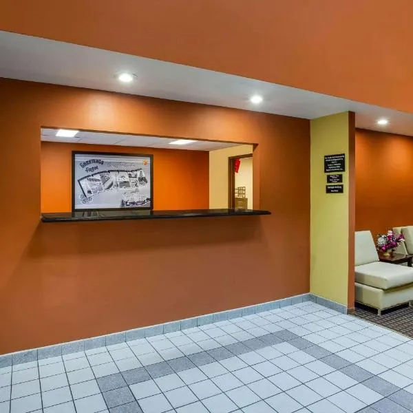 克劳福兹维尔温德姆速8酒店，位于克劳福兹维尔的酒店