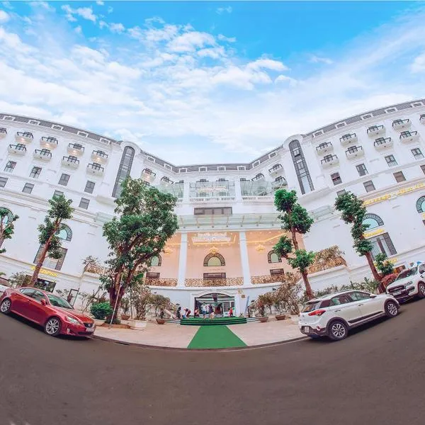 Duc Huy Grand Hotel，位于Cam Ðường的酒店