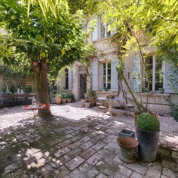 茵特拉穆洛斯花园希谢度假屋，位于阿维尼翁的酒店