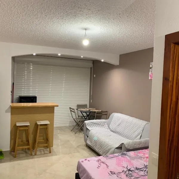 Studio ds résidence sécurisée avec vue & accès à la mer .，位于勒穆莱的酒店