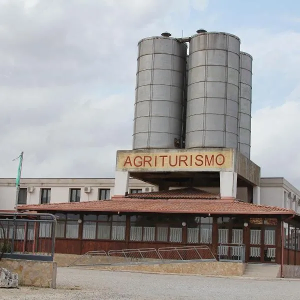 Agriturismo Silos Agri，位于Apricena的酒店