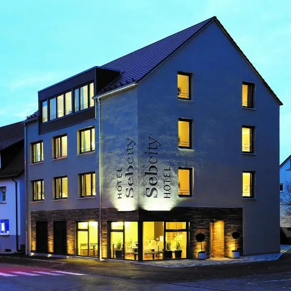 赛布城酒店，位于Pfahlheim的酒店