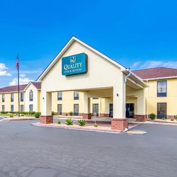 Quality Inn & Suites Canton, GA，位于Holly Springs的酒店