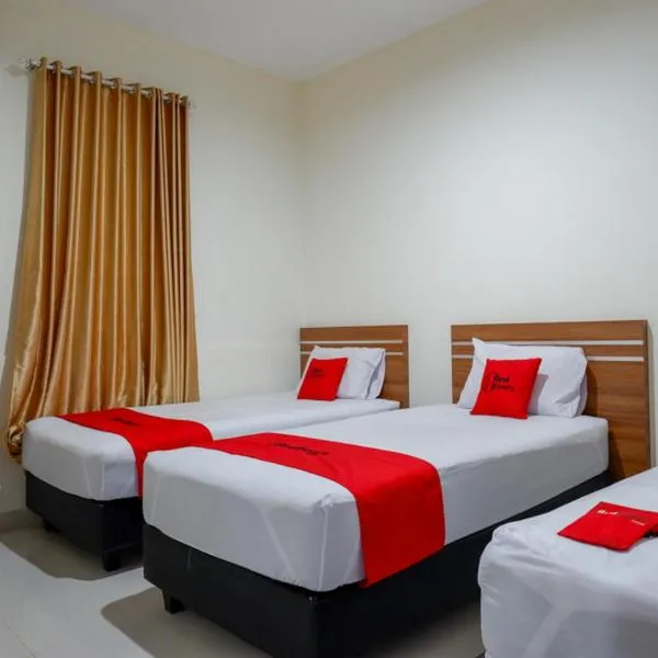 RedDoorz near Living Plaza Purwokerto，位于普禾加多的酒店