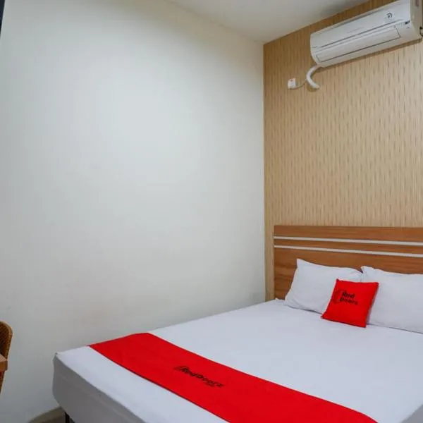 RedDoorz near Living Plaza Purwokerto，位于普禾加多的酒店