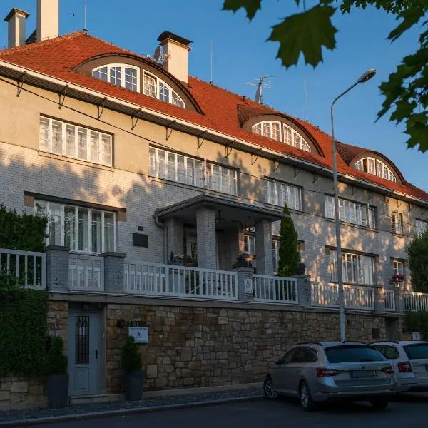 霍夫曼艺术装饰酒店，位于Buštěhrad的酒店