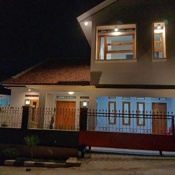 Guesthouse - Lubna Homestay，位于Cijoho的酒店