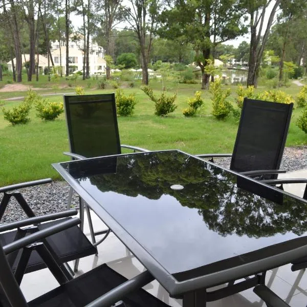 Green Park 2 Ambientes en PB con Jardín y Parrillero，位于波特苏埃洛的酒店