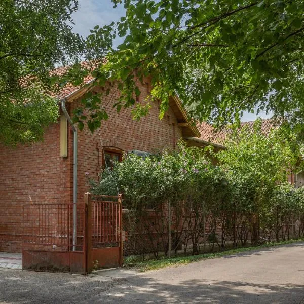 Pavilon Panzió Étterem és Pizzéria，位于吉奥马恩德勒德的酒店