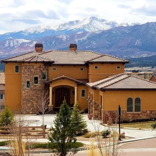 Chateau du Pikes Peak, a Tuscany Retreat，位于伍德兰帕克的酒店