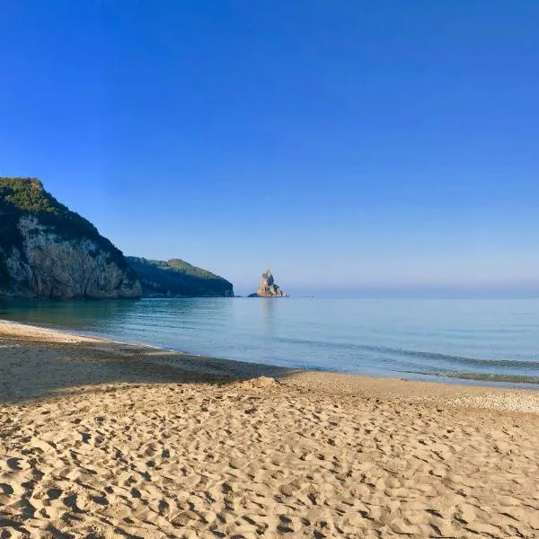 Sebastian's - Agios Gordios Beach，位于阿齐欧斯·贡多斯的酒店