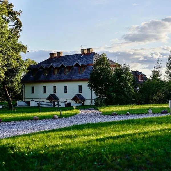 赫特农场酒店，位于Burdeniszki的酒店