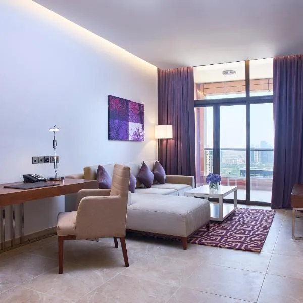 Mercure Dubai Barsha Heights Hotel Suites And Apartments，位于迪拜的酒店