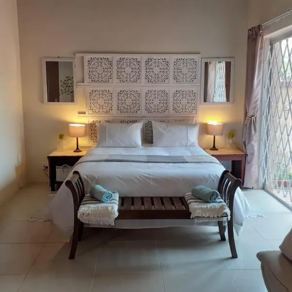 Summerstrand self catering for two，位于伊丽莎白港的酒店