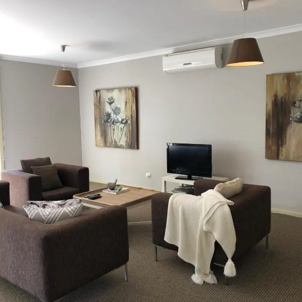 The Old Coolstore - Jonathon Apartment，位于Merricks North的酒店