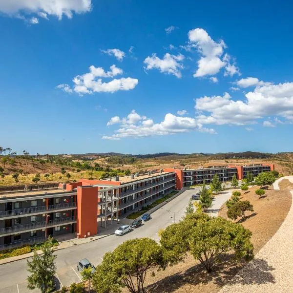 Algarve Race Resort - Apartments，位于波尔蒂芒的酒店