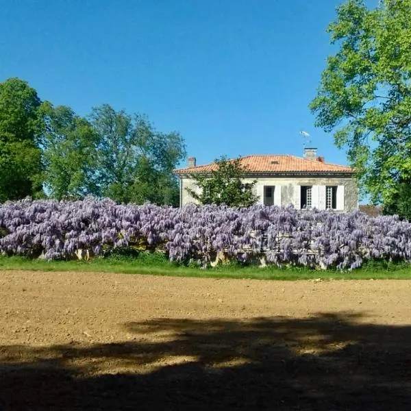 Chez Savary，位于Saint-Romain-de-Benet的酒店