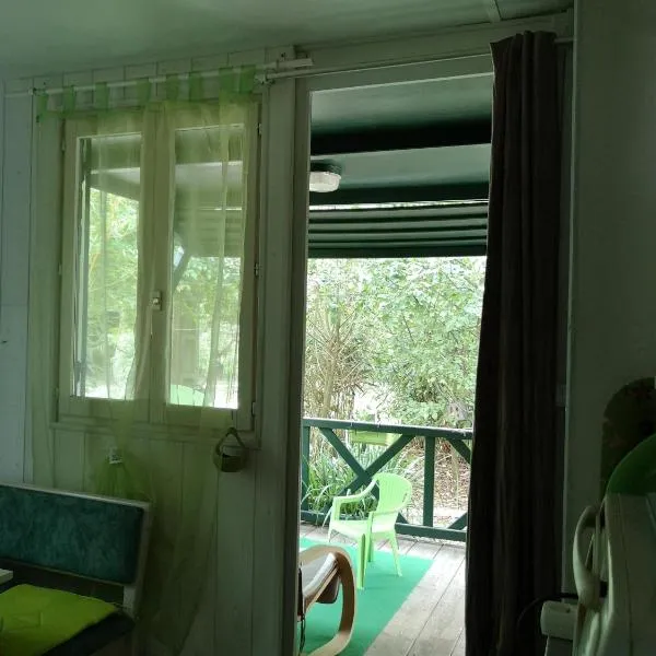 杜浅眉木屋度假屋，位于Argentré-du-Plessis的酒店