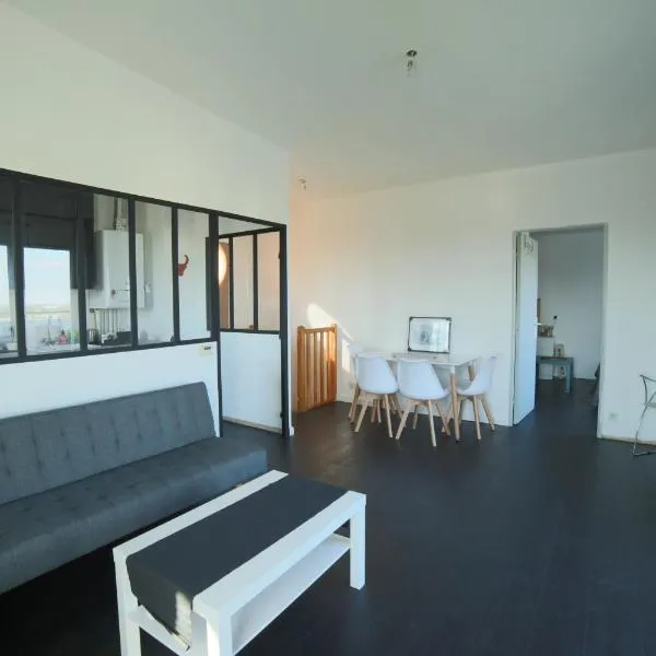 PROCHE BORDEAUX APPARTEMENT 75 M2 ROOFTOP，位于布吕热的酒店