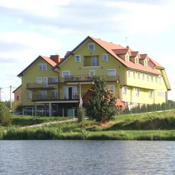 Hotel Pod Jaskółką，位于Snochowice的酒店