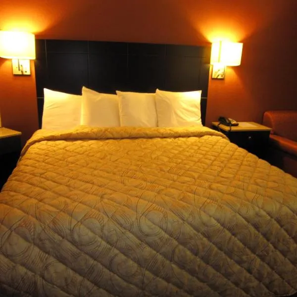 蒙默思汇合站红地毯旅店及套房酒店，位于詹姆斯堡的酒店