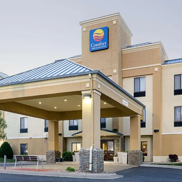 Comfort Inn & Suites，位于South Hutchinson的酒店