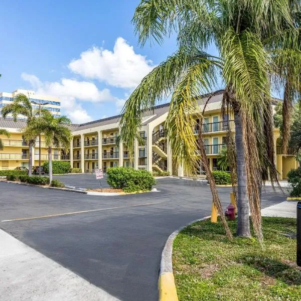 Quality Inn Palm Beach International Airport，位于Greenacres City的酒店