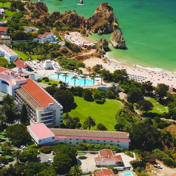 佩斯塔纳阿尔维普拉亚尊贵海滩高尔夫度假酒店，位于Porto de Lagos的酒店